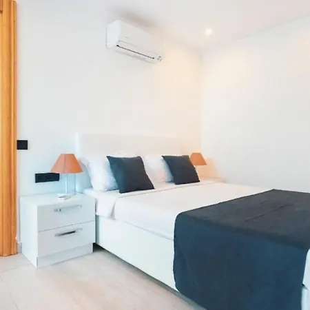 Hébergement de vacances 5 Bedroom Nr Sea, Heated Pool Games *