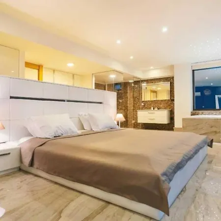 Hébergement de vacances 5 Bedroom Nr Sea, Heated Pool Games