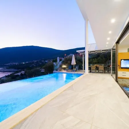 5 Bedroom Nr Sea, Heated Pool Games