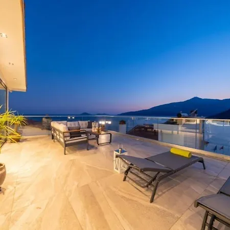 Hébergement de vacances 5 Bedroom Nr Sea, Heated Pool Games Kaş