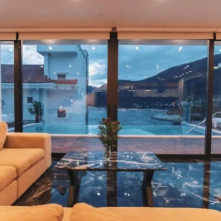5 Bedroom Nr Sea, Heated Pool Games