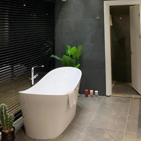 5 Bedroom Nr Sea, Heated Pool Games Hébergement de vacances