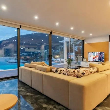 Hébergement de vacances 5 Bedroom Nr Sea, Heated Pool Games