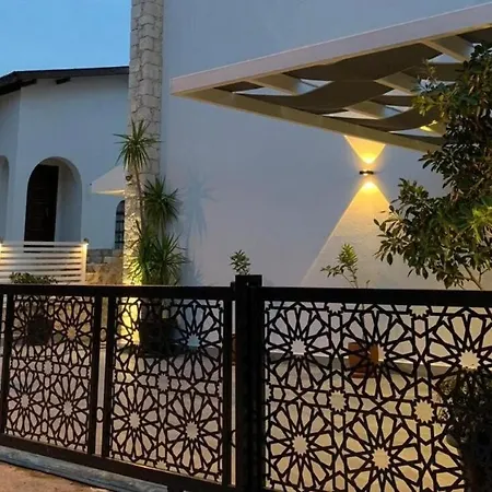 5 Bedroom Nr Sea, Heated Pool Games 卡斯