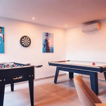 度假居 5 Bedroom Nr Sea, Heated Pool Games *